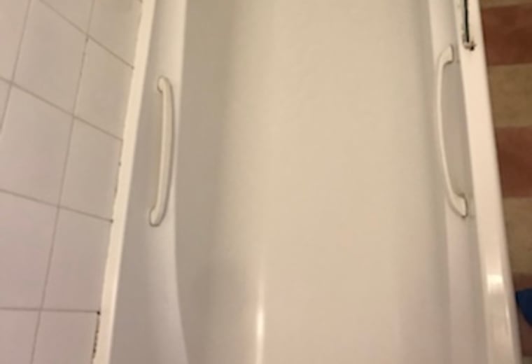 Bath detail clean after professional cleaning