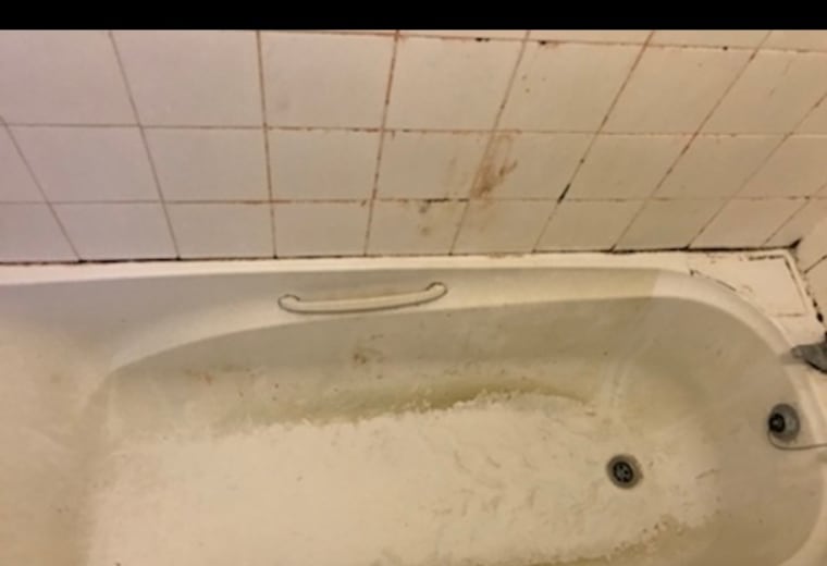 Bath detail clean before professional cleaning